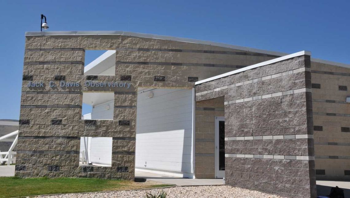 Thomas to give talks on ‘Survivors,’ ‘Space Shuttle’ at Jack C. Davis Observatory