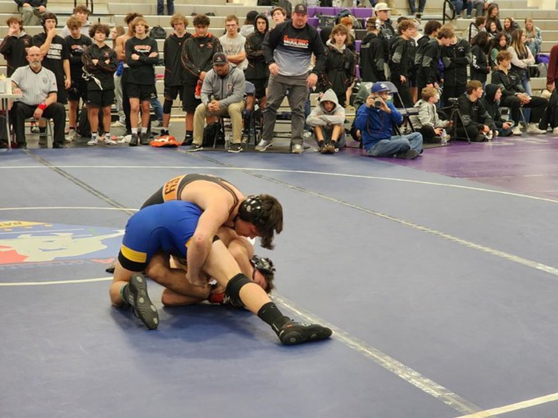 Vaquero wrestlers go 10-1 at Northern 3A Duals