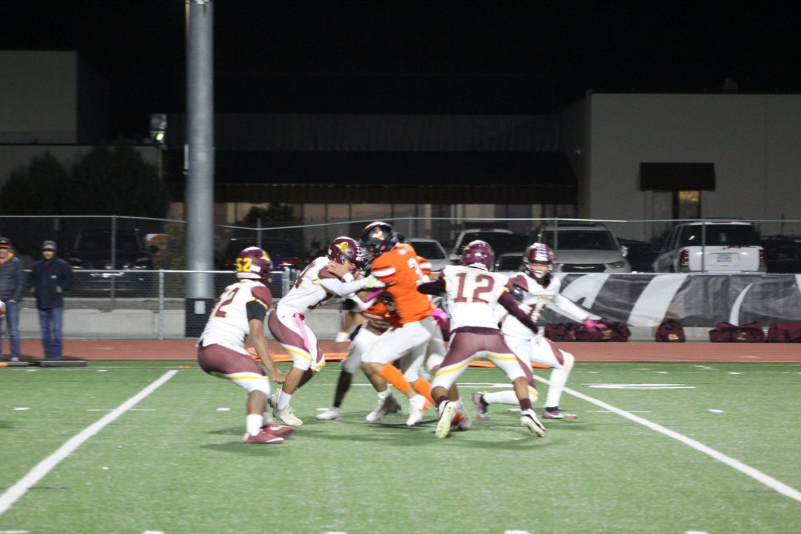 Vaqueros blast Sparks in playoff tune-up
