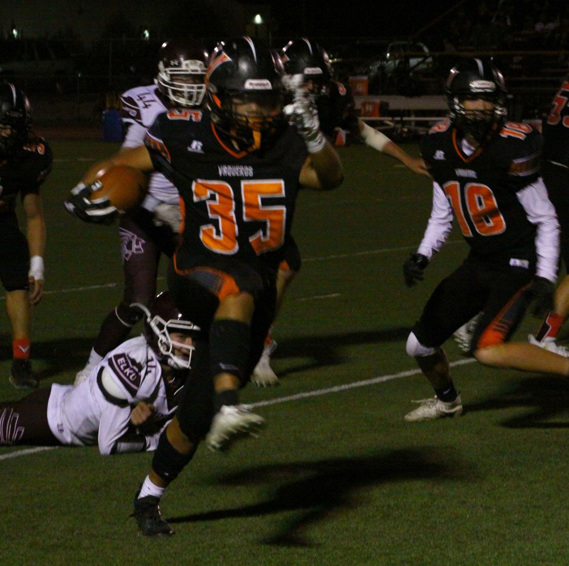 Vaqueros’ defense keys Homecoming win over Elko