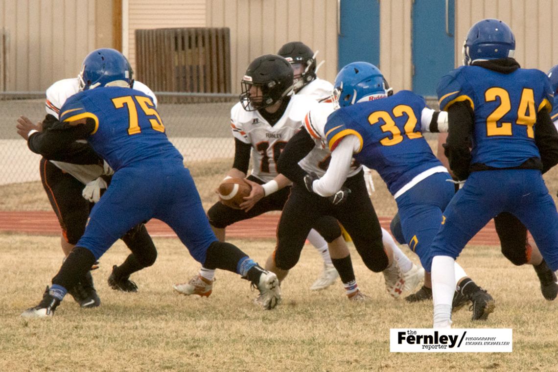 Vaqueros face Fallon Saturday for first time since State title game