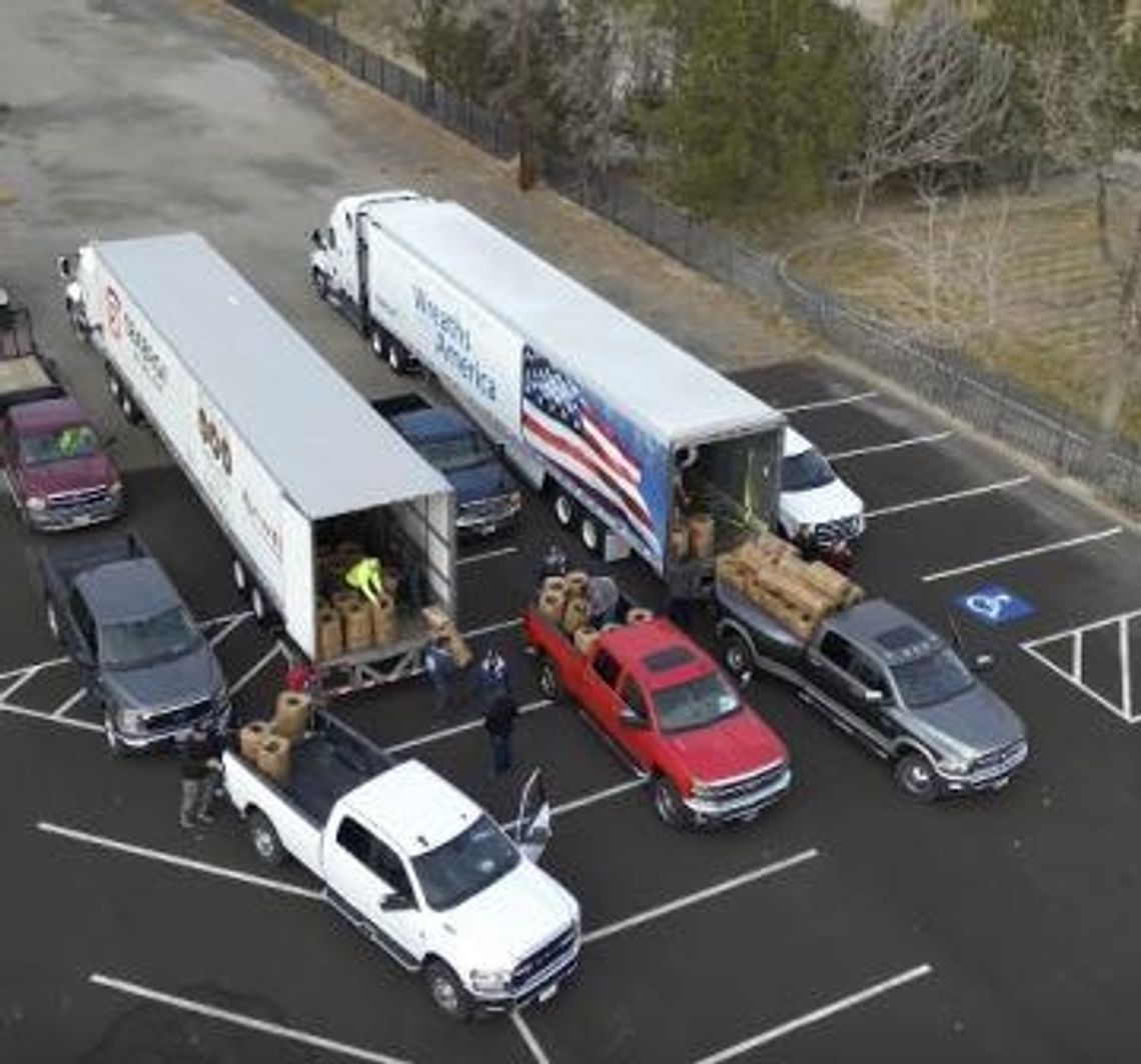 Volunteers needed Monday to help unload wreaths at Veterans Memorial Cemetery Volunteers needed Monday to help unload wreaths at Veterans Memorial Cemetery