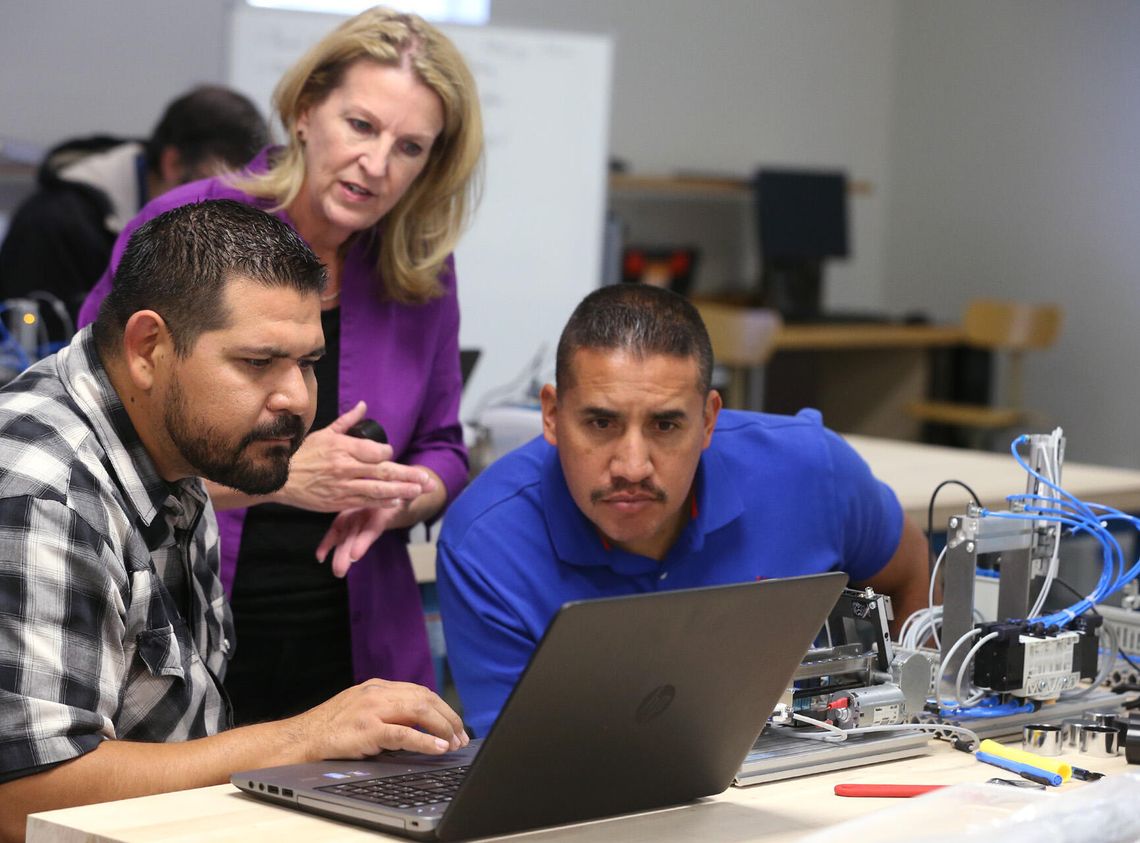 WNC professor serves as keynote speaker for manufacturing conference, receives Fellowship Award